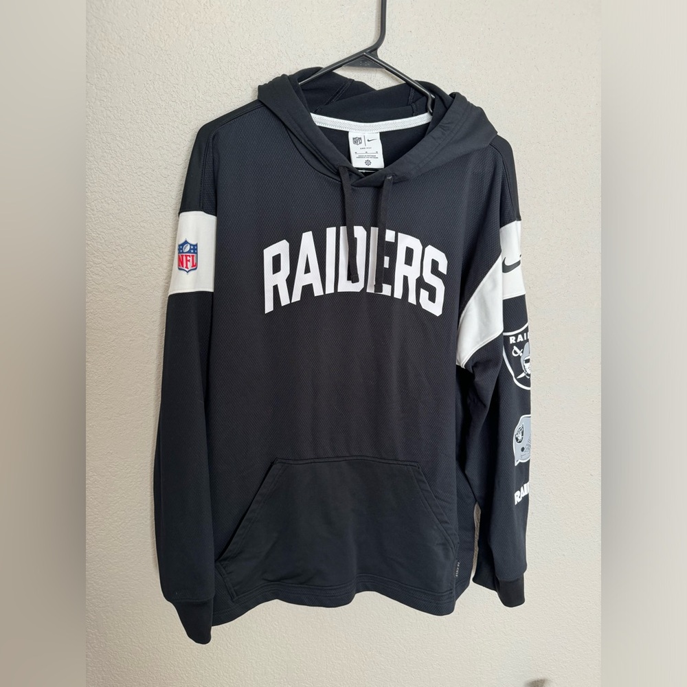 Nike Men's Dri-FIT Athletic Arch Jersey (NFL Raiders) Pullover Hoodie - Medium